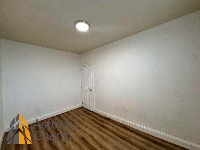 Building Photo - Flexible 4 Bedroom Layout with Fenced Backyard