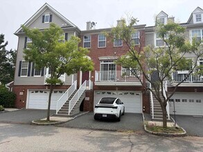 Building Photo - 4 Swan Ct