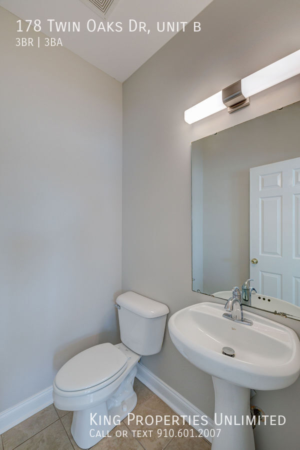 Building Photo - 178 Twin Oaks Dr