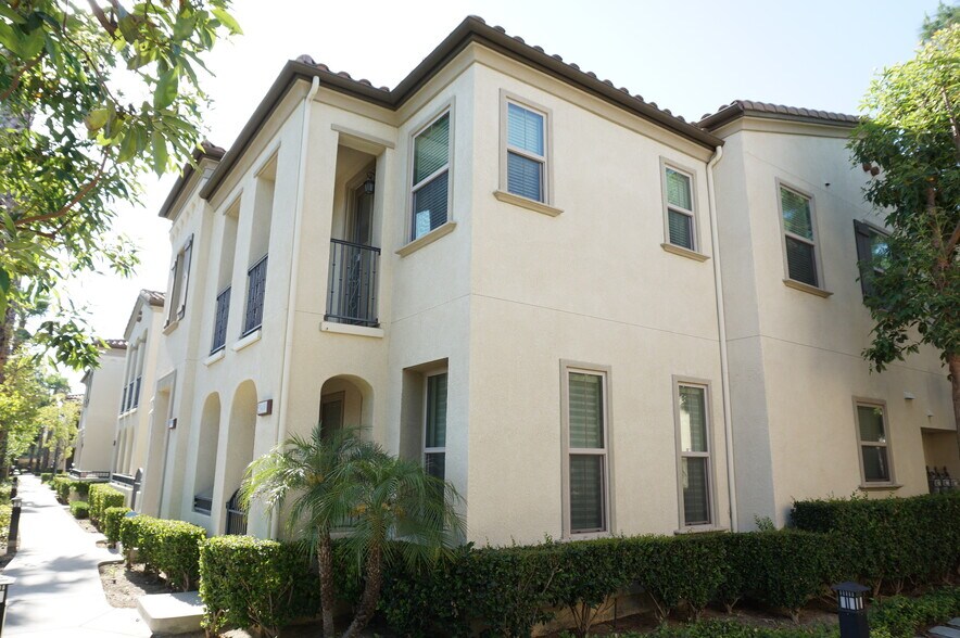 Building Photo - 20406 Paseo Cresta