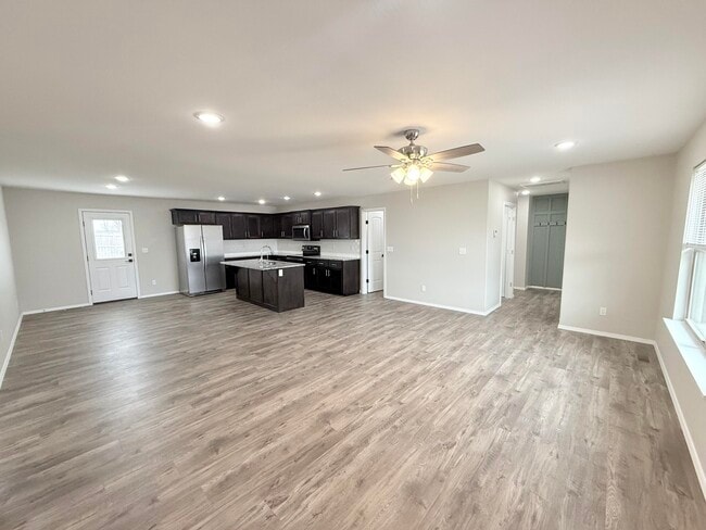 Building Photo - 633 S Southgate Dr