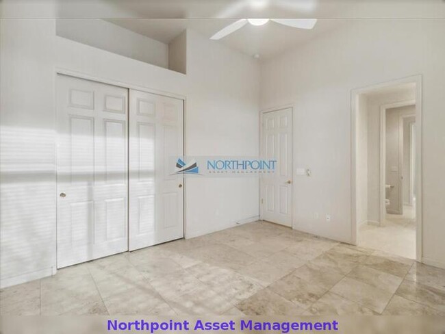 Building Photo - 4 bed, 3 bath in a Must-Have location