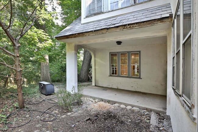 Building Photo - 2104 Iuka Ave