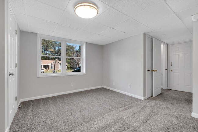 Building Photo - 2270 Ermine Dr