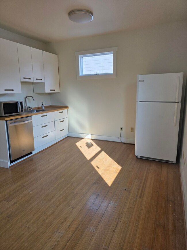 Building Photo - FREMONT COURT