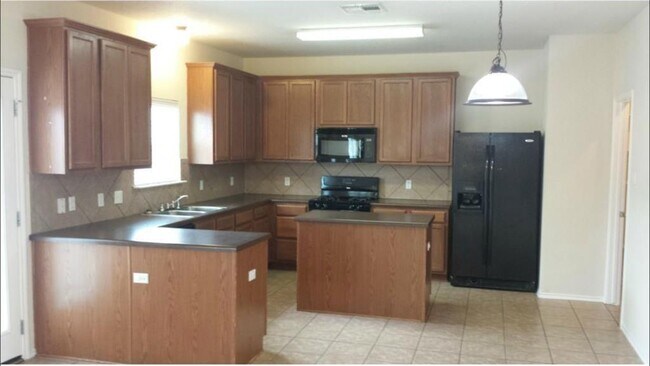 Building Photo - 1512 Tonia Loop