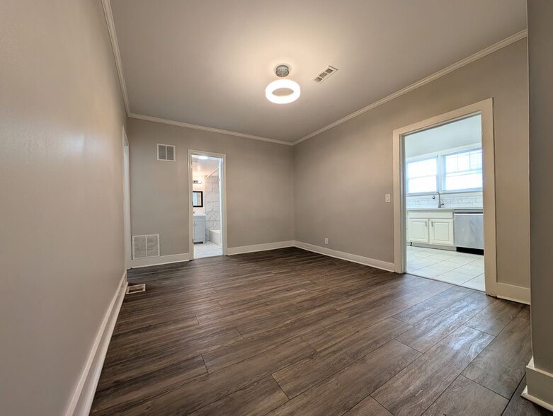 Building Photo - 1716 Thompson Ave