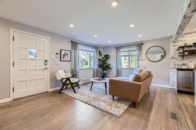 Building Photo - 4760 E Colorado Ave