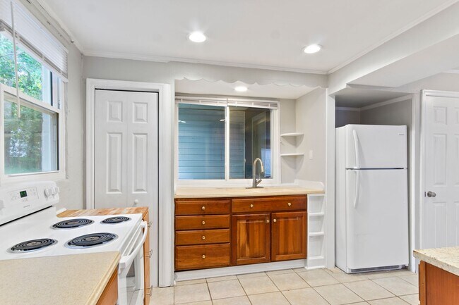 Building Photo - Rare 1 Bedroom Apartment in Williamsburg, VA | Pet-Friendly Rental