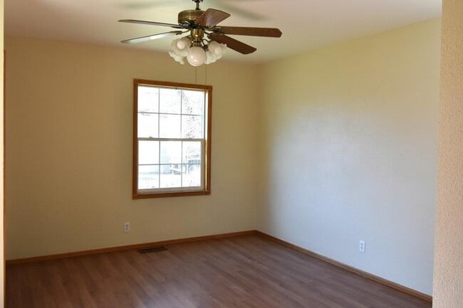 Building Photo - 2422 Wiard St