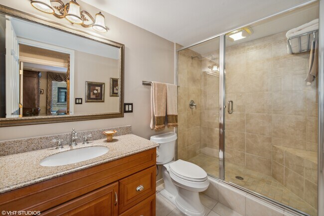 Building Photo - 40 E Delaware Pl