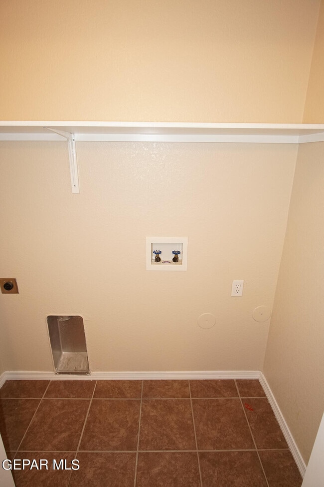 Building Photo - 7133 Mesquite Tree Ln