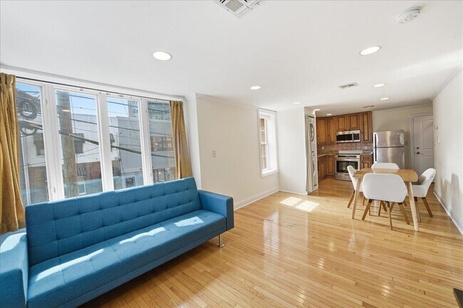 Building Photo - 90 Court House Pl