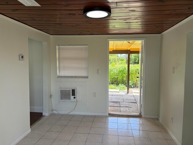 Building Photo - 2320 Sunrise Dr