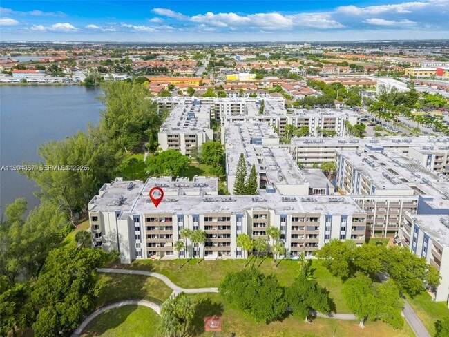 Building Photo - 10000 NW 80th Ct