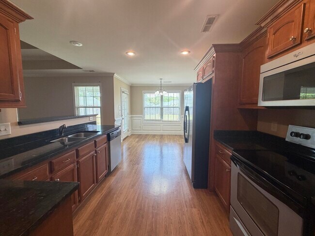 Building Photo - 2850 Foxcroft Cir