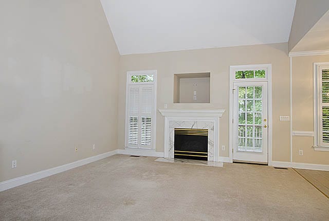 Building Photo - Inviting 3 Bed / 2.5 Bath Home Featuring Main Level Suite