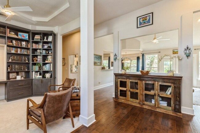 Building Photo - Spacious 3BR home with gorgeous finishes!!...
