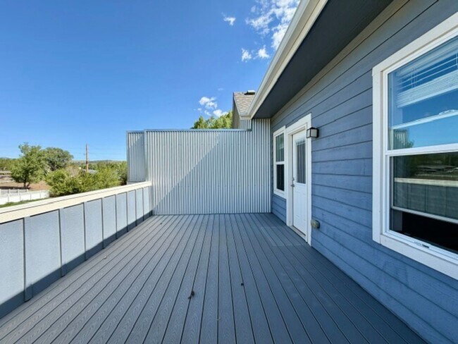 Building Photo - 16012 W 9th Pl