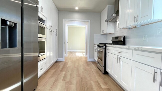 Building Photo - 3BD/2BA - Stylish Home Near Valley Fair Ma...