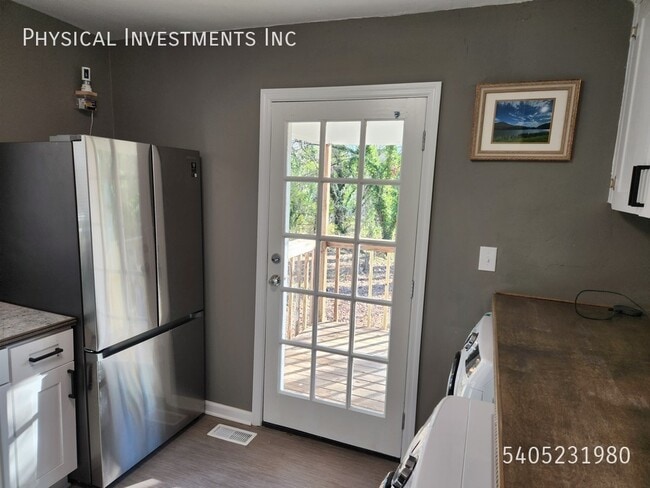 Building Photo - 412 Hanover Ave NW