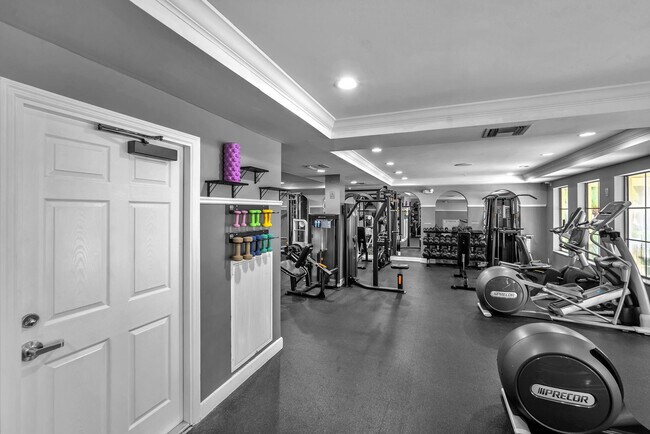 Building Photo - 630 S Sapodilla Ave