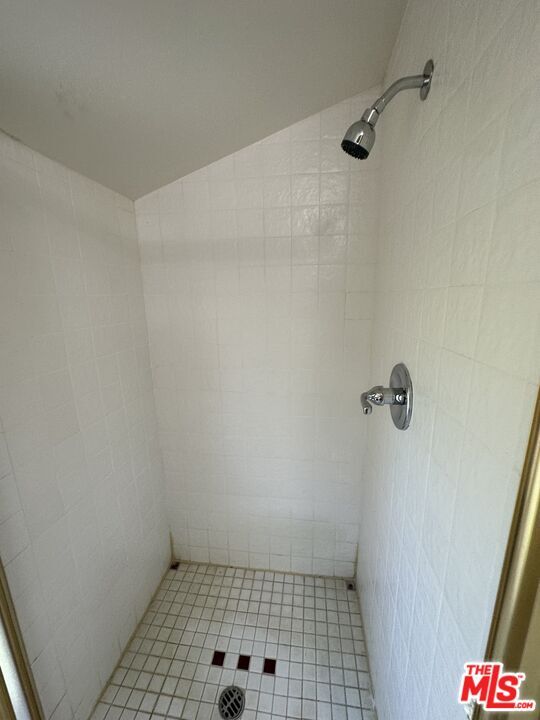 Building Photo - 623 Palisades Ave