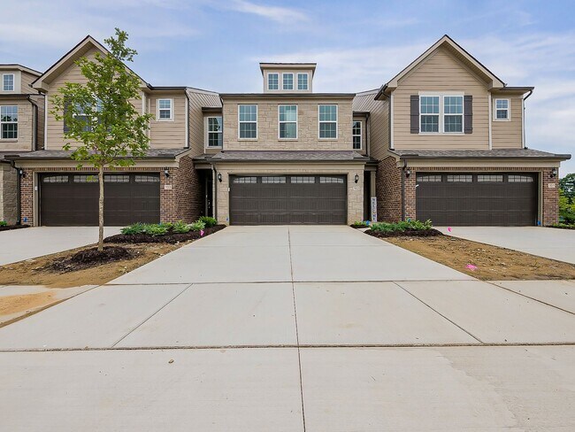 Building Photo - AVAILABLE NOW! Modern Comfort Meets Everyd...