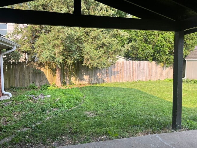 Building Photo - Move in Ready! $1,000 security deposit Pay...