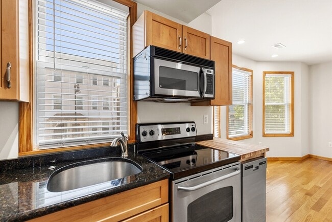 Building Photo - 609-611-611 Dorchester Ave
