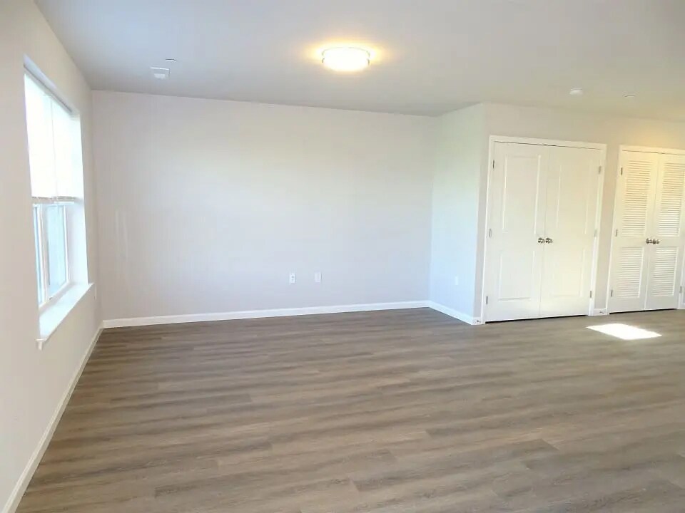 Building Photo - 10 Cobblestone Ct