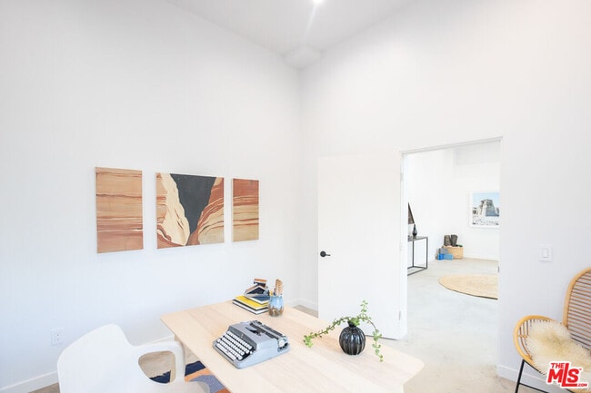 Building Photo - 2210-2214 Echo Park Ave