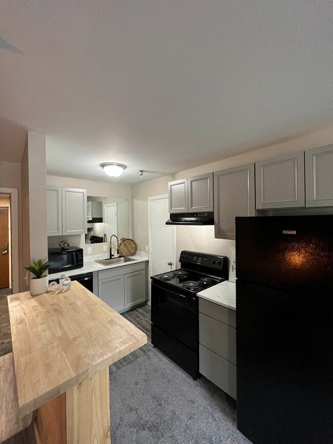 Building Photo - The Lodge Apartments