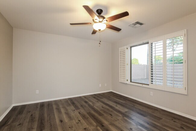 Building Photo - 12409 W Mandalay Ln