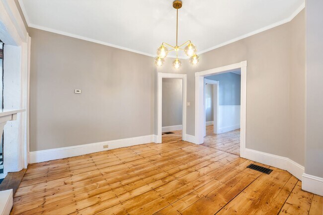 Building Photo - 105-107 Richards