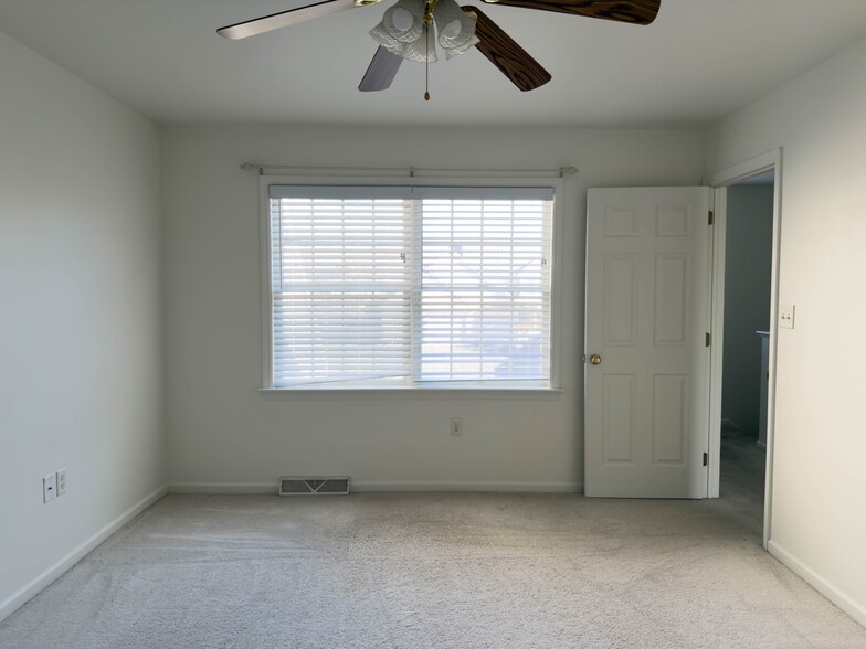 Building Photo - 45 Spring Hill Ln