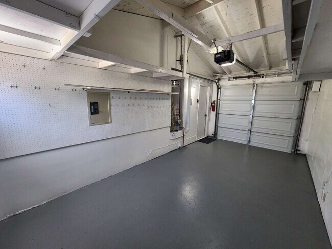 Building Photo - Costa Serena 55+.  3 Bedrooms/2 full baths