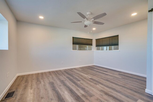 Building Photo - 11471 Airway Blvd