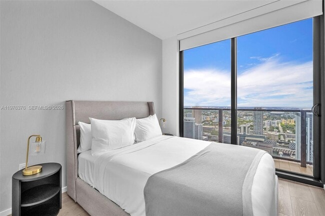 Building Photo - 398 NE 5th St