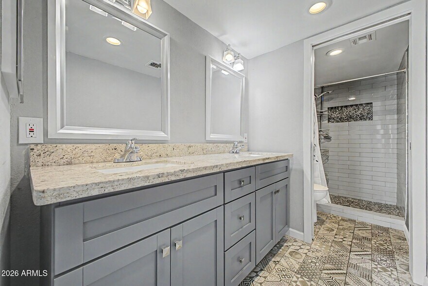 Building Photo - 5209 N 18th Dr