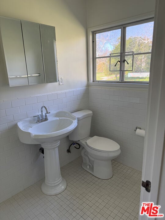 Building Photo - 5259 1/2 Village Green