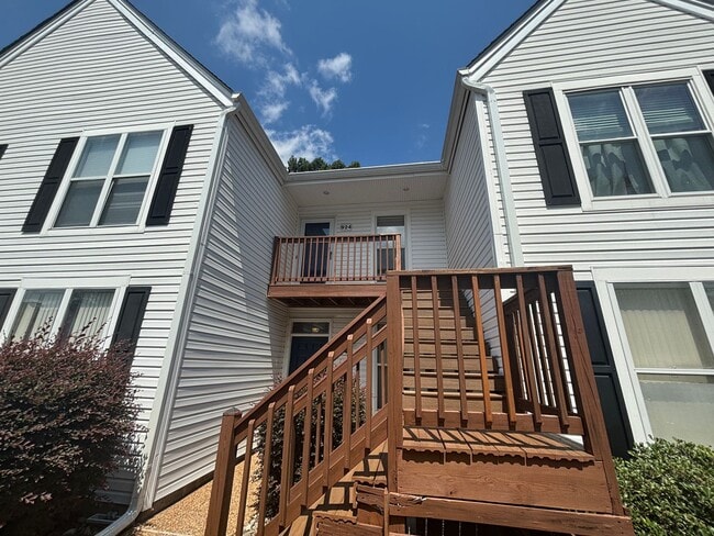 Building Photo - Charming 2 Bedroom Condo Located in York C...