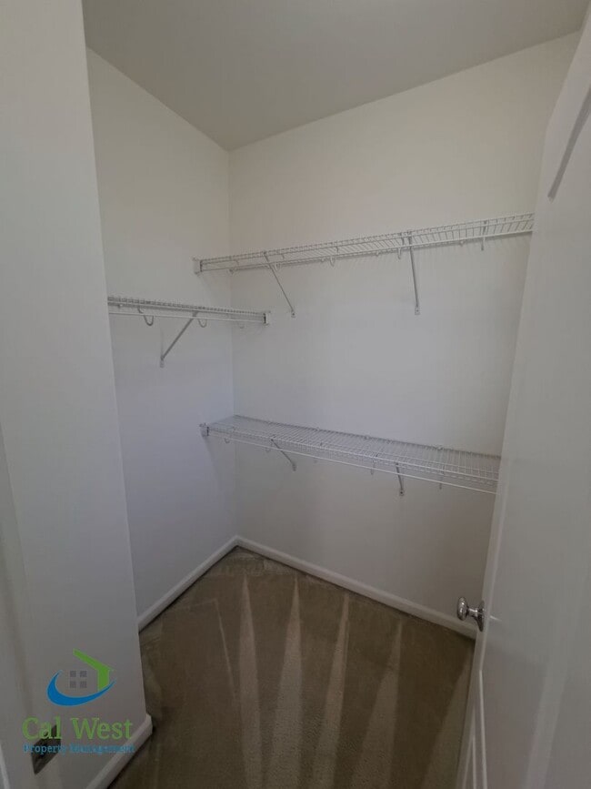 Building Photo - $5295 - 2 Story, 4 bed - 2 Bath Home in se...