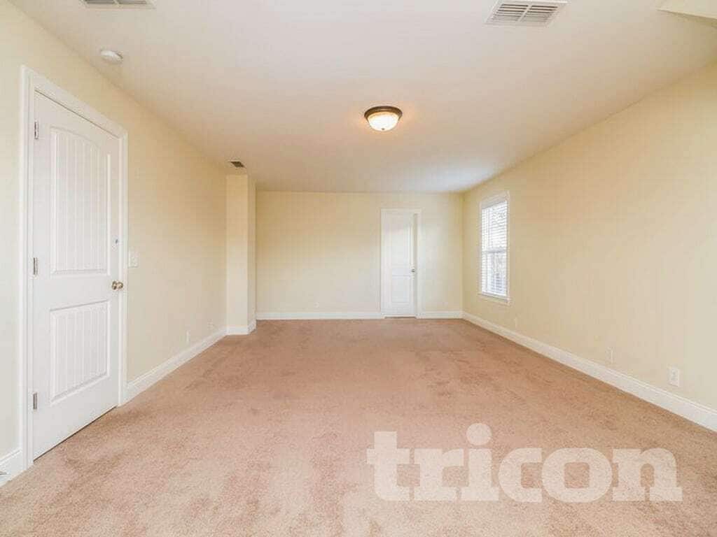 Building Photo - 1527 Dewsbury Dr