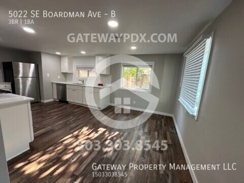 Building Photo - 5022 SE Boardman Ave