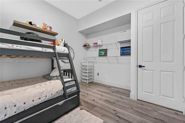 Building Photo - 5046 SW 162nd Ave