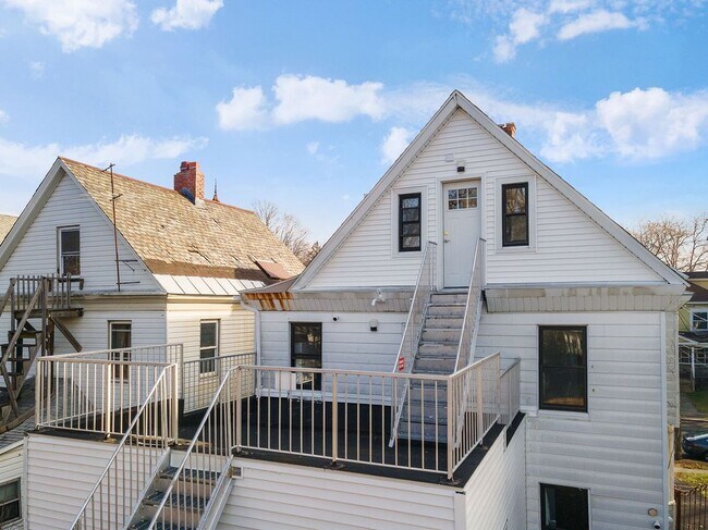 Building Photo - 84 N Allen St