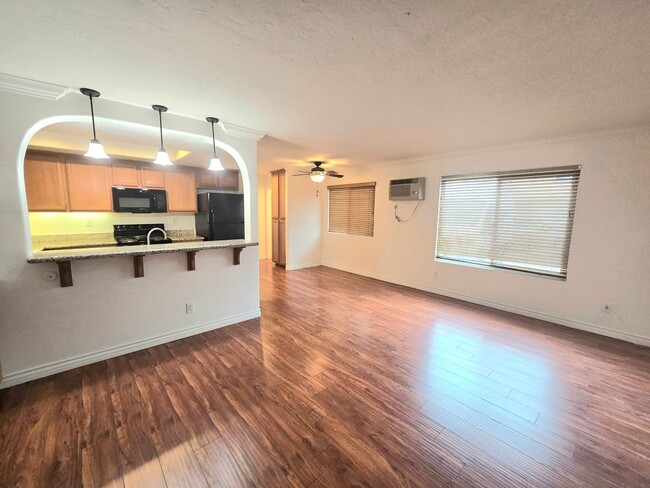 Primary Photo - Gorgeous 2 bedroom, 1 bathroom condo in th...