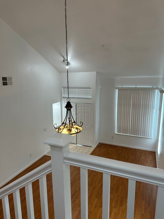 Building Photo - Stunning 3 Bed 3 Bath Duplex in Placentia with Open Floor Plan and Vaulted Ceilings.