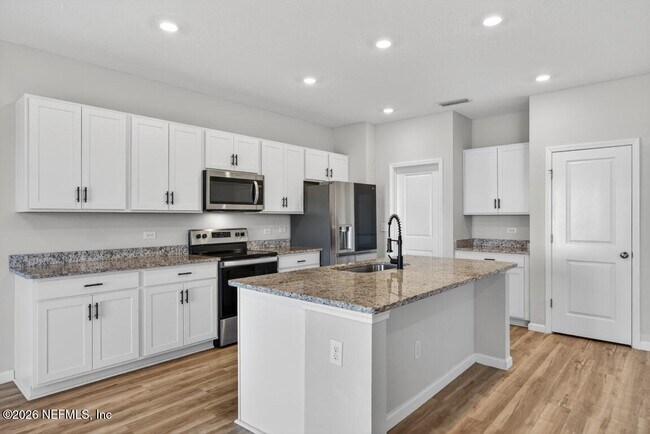 Building Photo - 14790 Cashew Ave